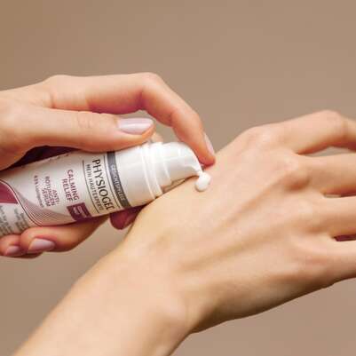 Sie sehen eine Packung PHYSIOGEL® Calming Relief Anti-Rötungen Serum für gerötete Haut, Produktbild: 08 PHYSIOGEL® Calming Relief Anti-Rötungen Serum für gerötete Haut, A-Nr.: 5868306 - 08