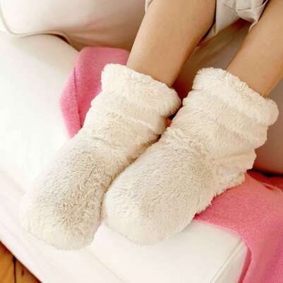 Sie sehen eine Packung Warmies Slippies Boots Deluxe beige Gr. 37-42, Produktbild: 03 Warmies Slippies Boots Deluxe beige Gr. 37-42, A-Nr.: 3484493 - 03