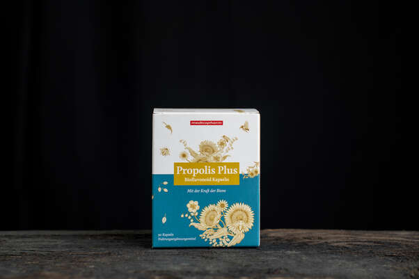 Sie sehen eine Packung Propolis Plus Kapseln Ökopan 60 Stück, Produktbild: 01 Propolis Plus Kapseln Ökopan 60 Stück, A-Nr.: 3049142 - 01