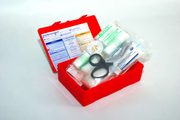 Sie sehen eine Packung EasyMed Autoapotheke ÖNorm V5101, Produktbild: 02 EasyMed Autoapotheke ÖNorm V5101, A-Nr.: 1752363 - 02